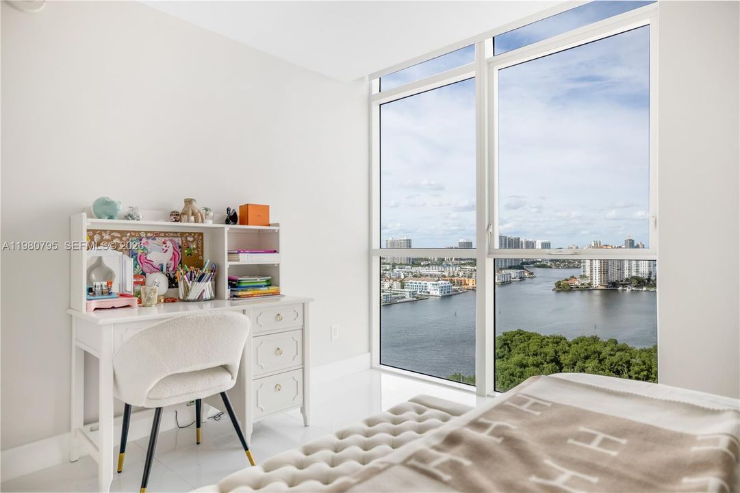 For Sale: $2,030,000 (4 beds, 4 baths, 3088 Square Feet)
