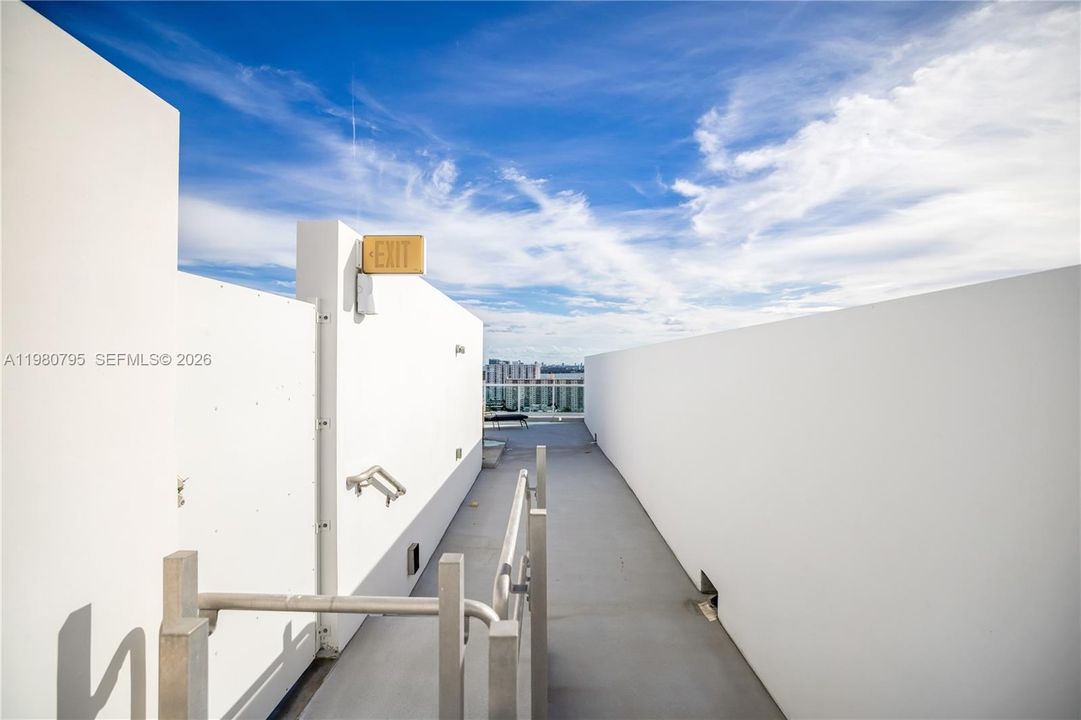 For Sale: $2,030,000 (4 beds, 4 baths, 3088 Square Feet)