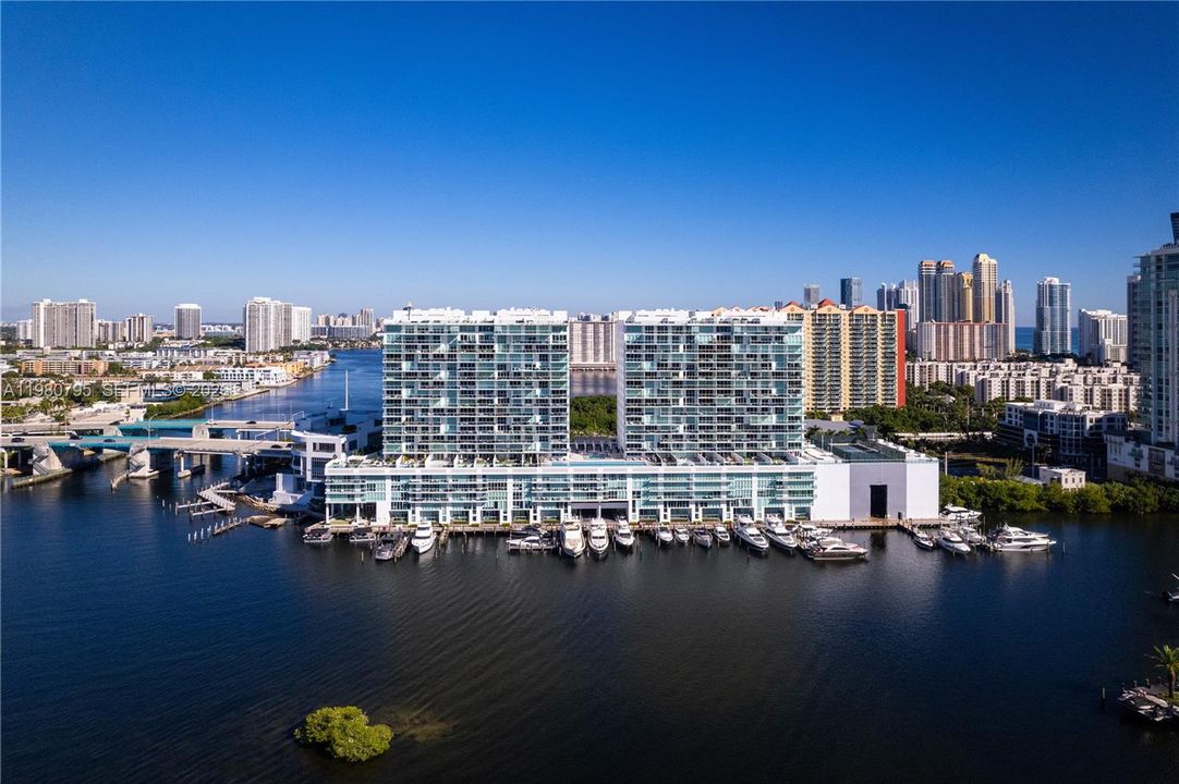 For Sale: $2,030,000 (4 beds, 4 baths, 3088 Square Feet)