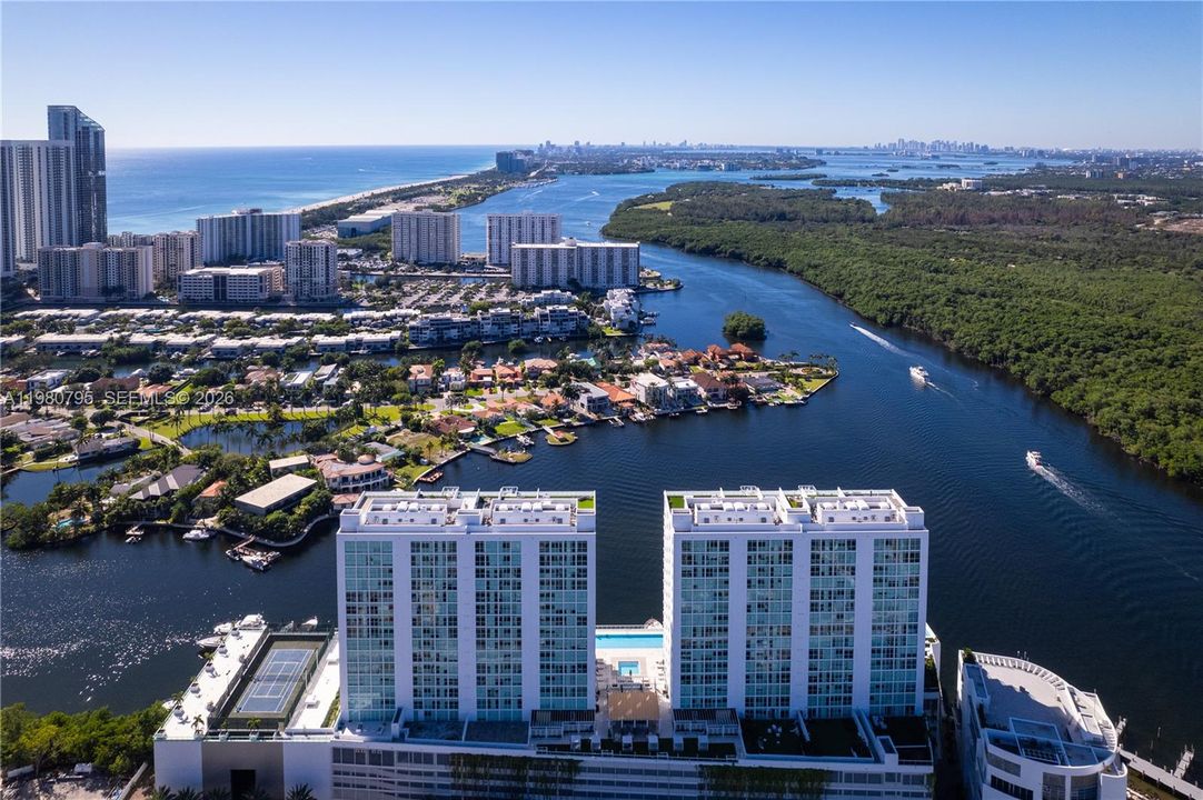 For Sale: $2,030,000 (4 beds, 4 baths, 3088 Square Feet)