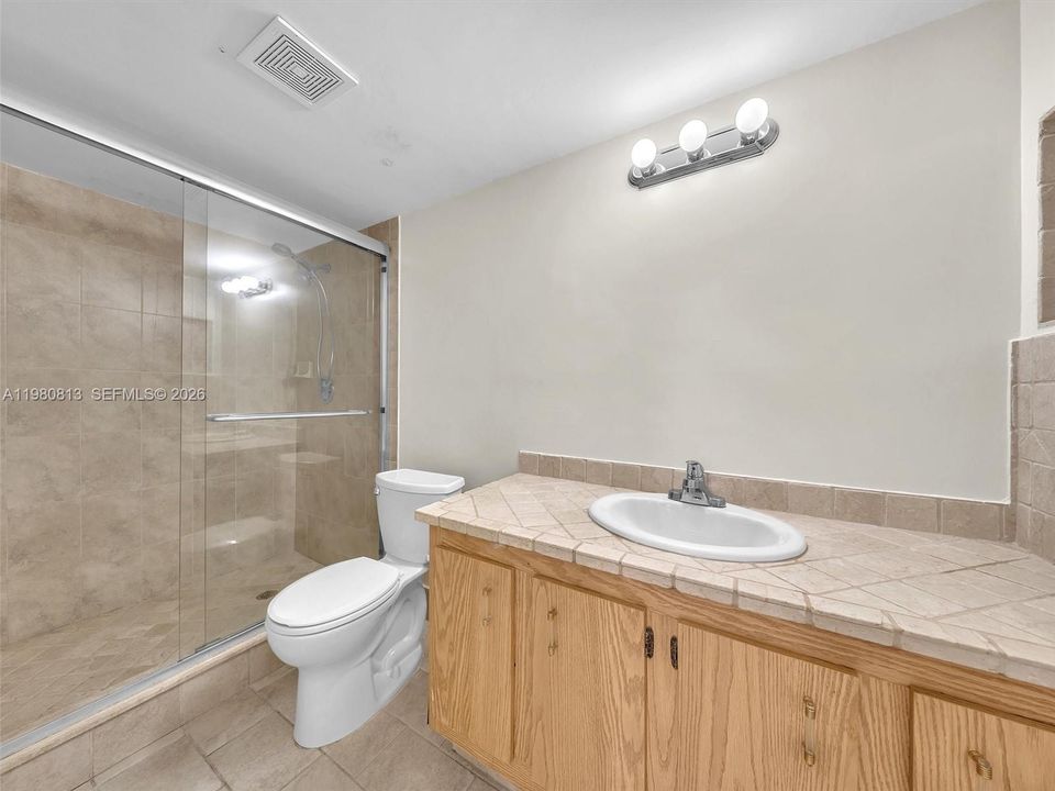 En Venta: $75,000 (1 camas, 2 baños, 912 Pies cuadrados)