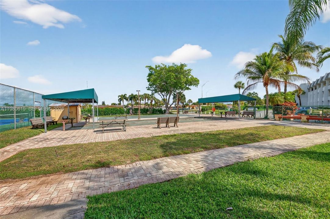 For Sale: $109,000 (1 beds, 1 baths, 720 Square Feet)