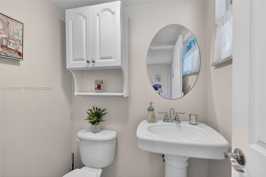 For Sale: $109,000 (1 beds, 1 baths, 720 Square Feet)