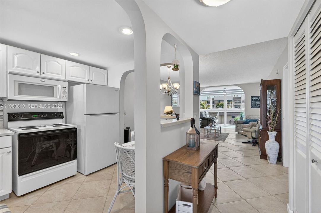 For Sale: $109,000 (1 beds, 1 baths, 720 Square Feet)