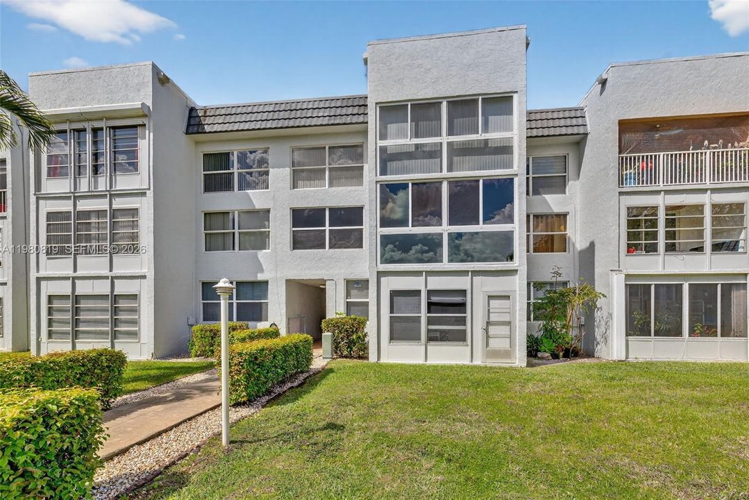 For Sale: $109,000 (1 beds, 1 baths, 720 Square Feet)