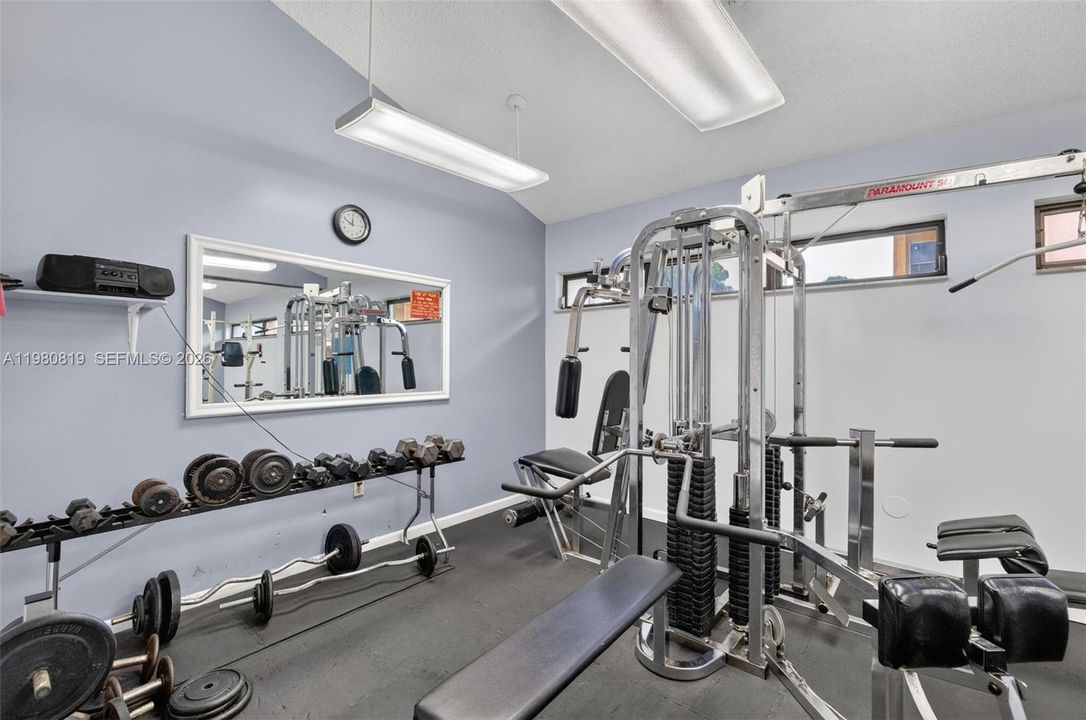 For Sale: $109,000 (1 beds, 1 baths, 720 Square Feet)