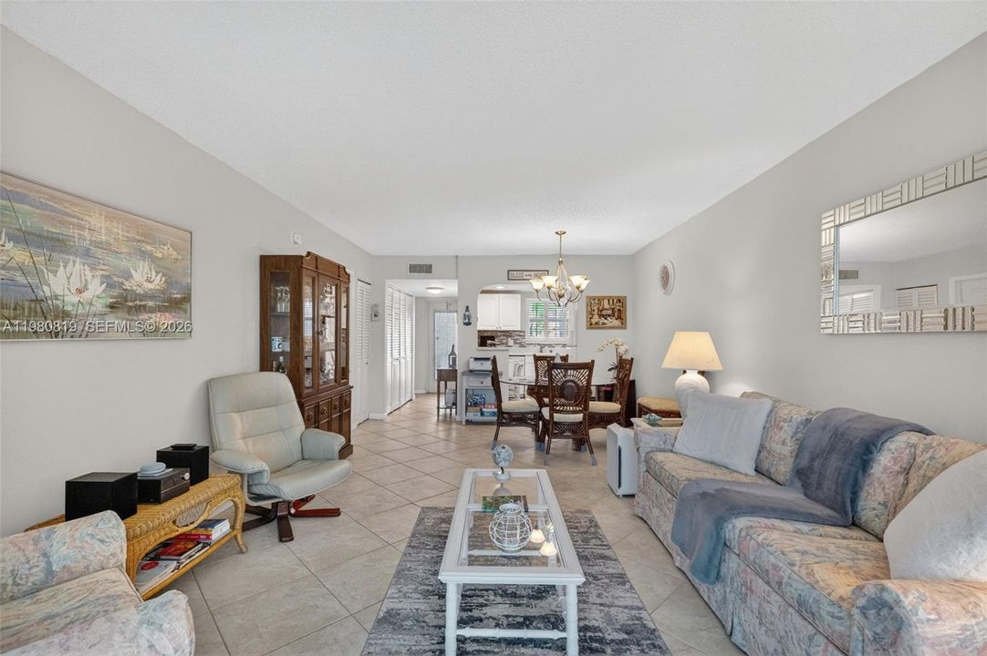For Sale: $109,000 (1 beds, 1 baths, 720 Square Feet)
