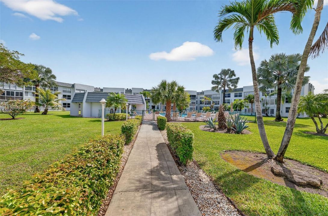 For Sale: $109,000 (1 beds, 1 baths, 720 Square Feet)
