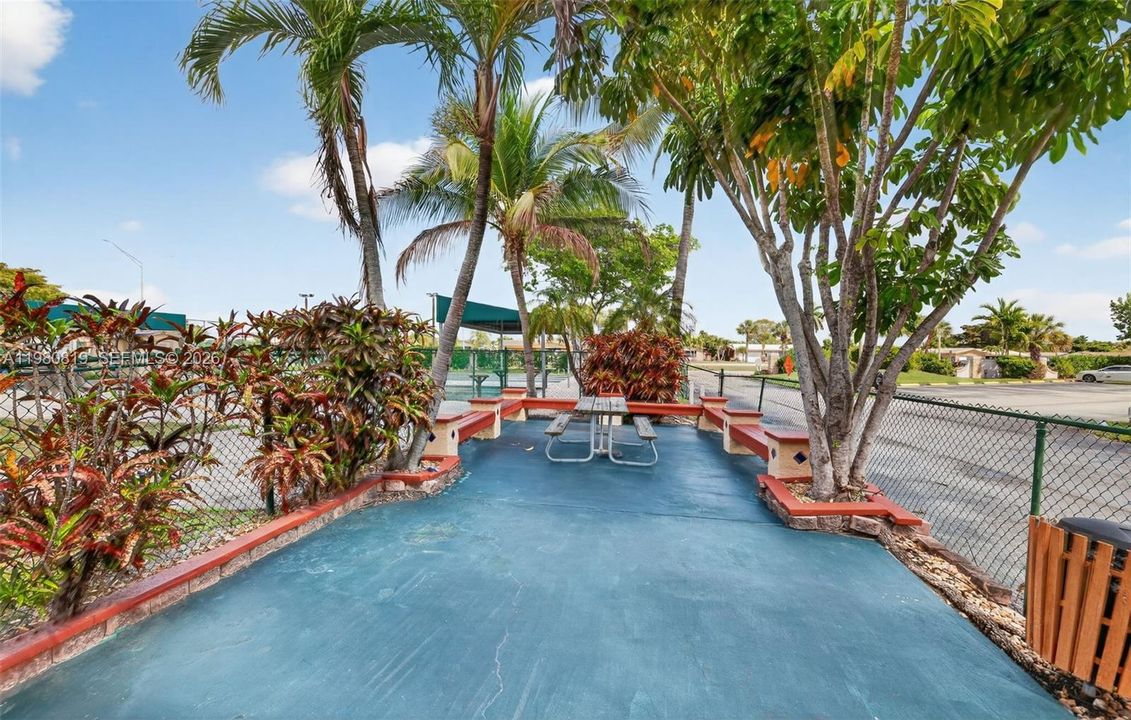 For Sale: $109,000 (1 beds, 1 baths, 720 Square Feet)