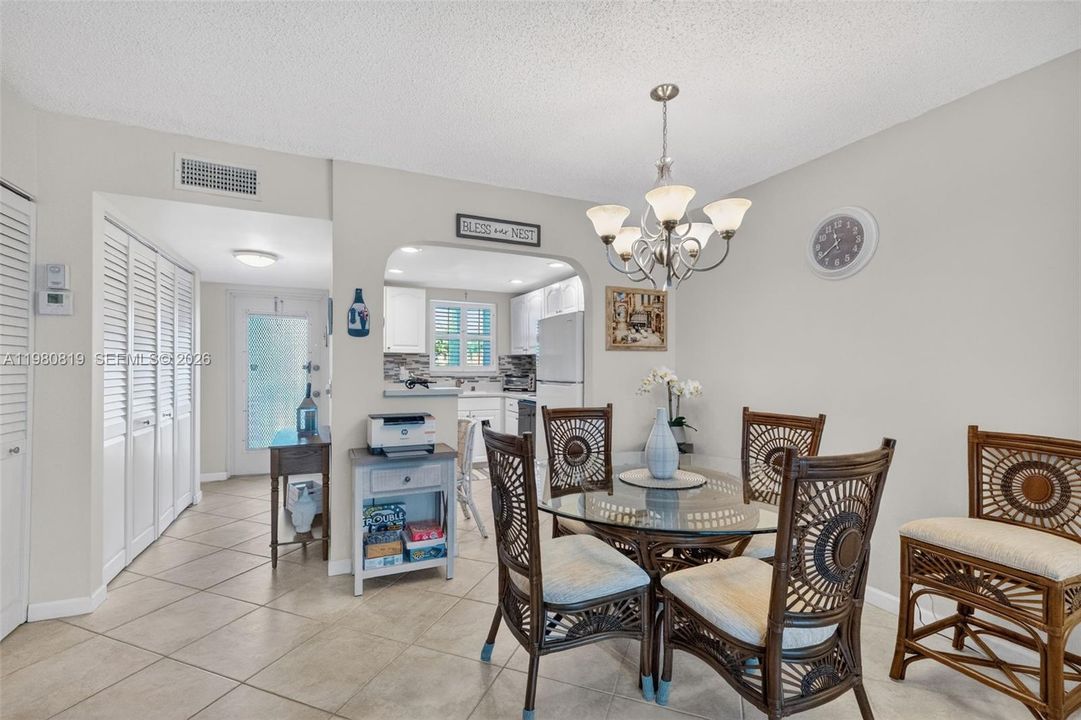 For Sale: $109,000 (1 beds, 1 baths, 720 Square Feet)