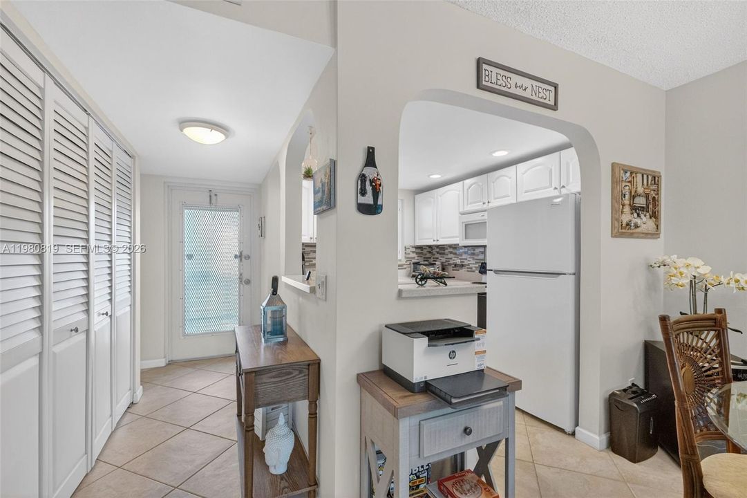 For Sale: $109,000 (1 beds, 1 baths, 720 Square Feet)