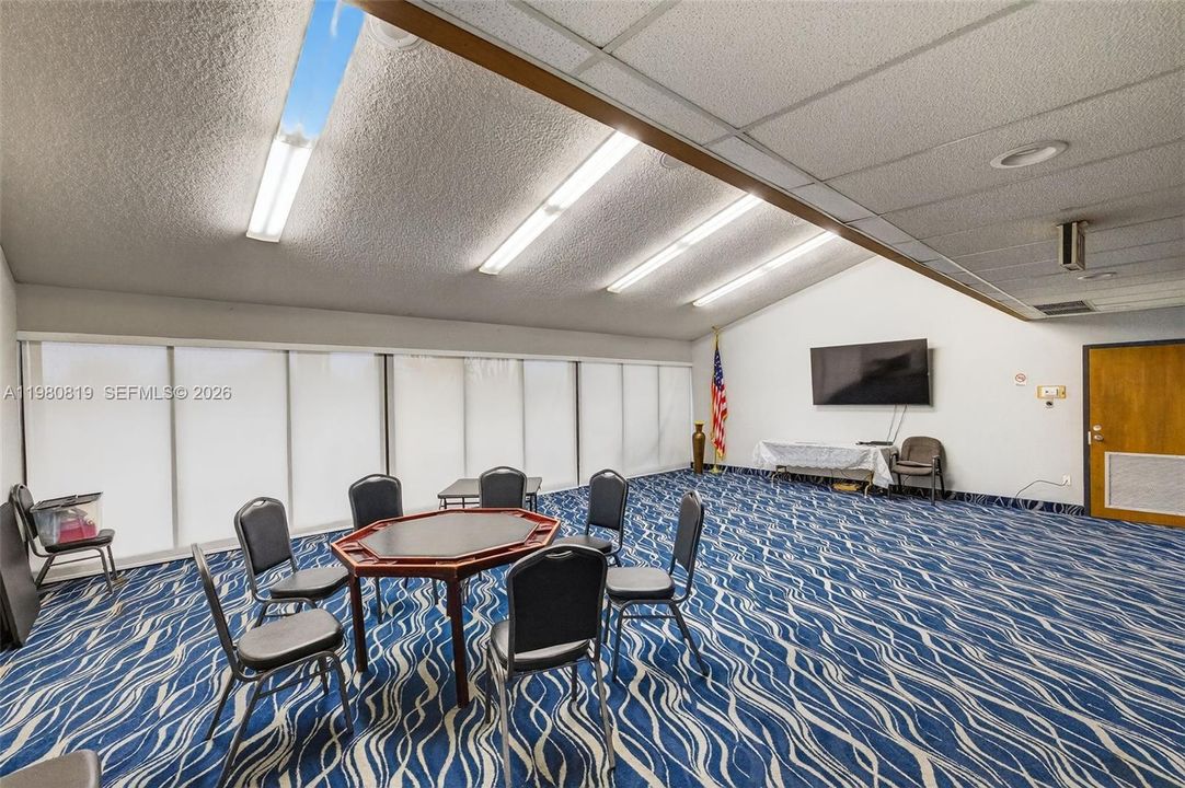 For Sale: $109,000 (1 beds, 1 baths, 720 Square Feet)