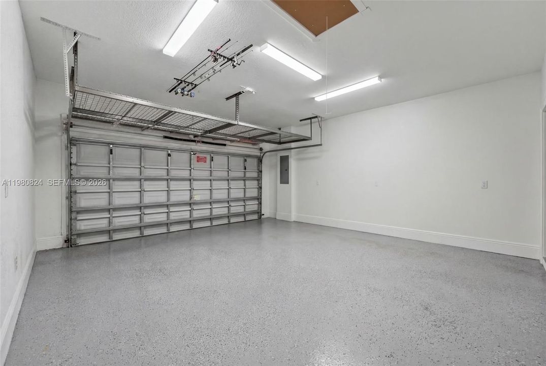 Под контрактом: $749,990 (4 спален, 2 ванн, 1790 Квадратных фут)