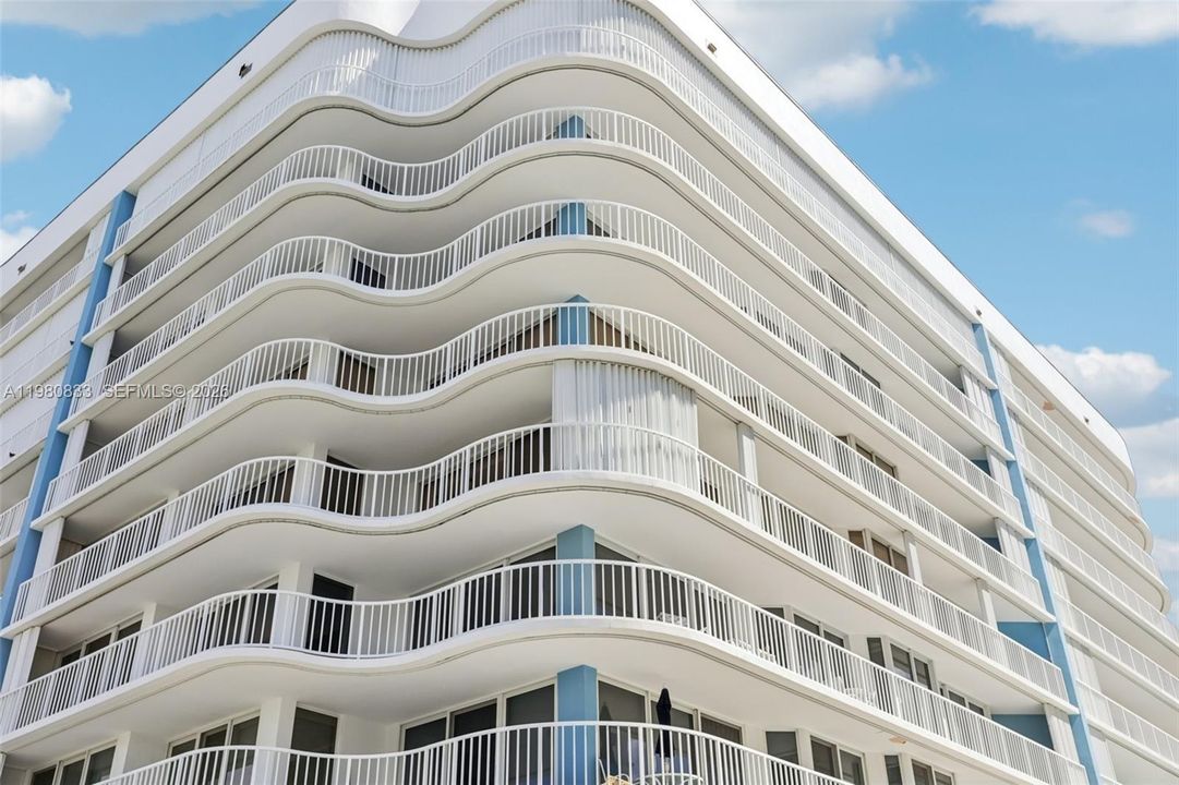 Vendido Recientemente: $1,199,000 (3 camas, 4 baños, 2552 Pies cuadrados)