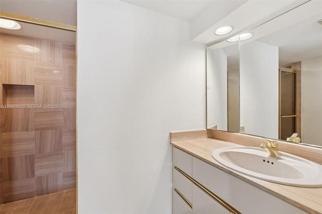 Vendido Recientemente: $1,199,000 (3 camas, 4 baños, 2552 Pies cuadrados)