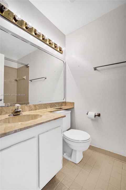 На продажу: $119,500 (2 спален, 2 ванн, 1186 Квадратных фут)