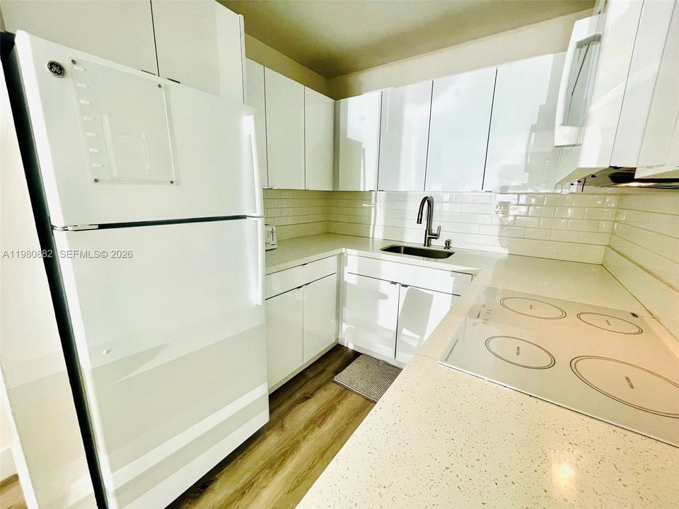 Под контрактом: $225,000 (1 спален, 1 ванн, 641 Квадратных фут)