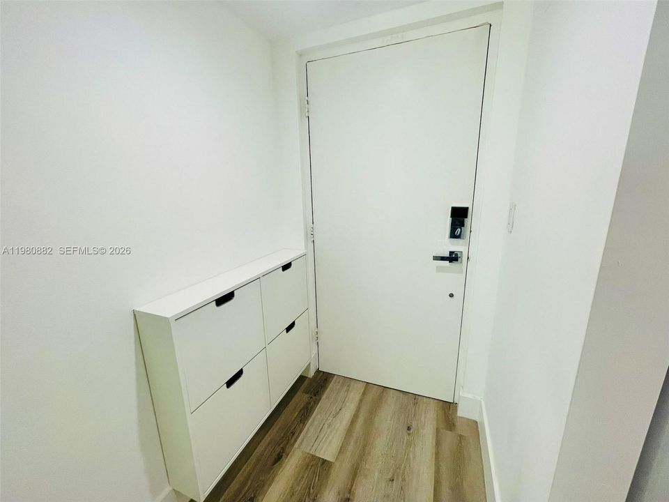 Под контрактом: $225,000 (1 спален, 1 ванн, 641 Квадратных фут)