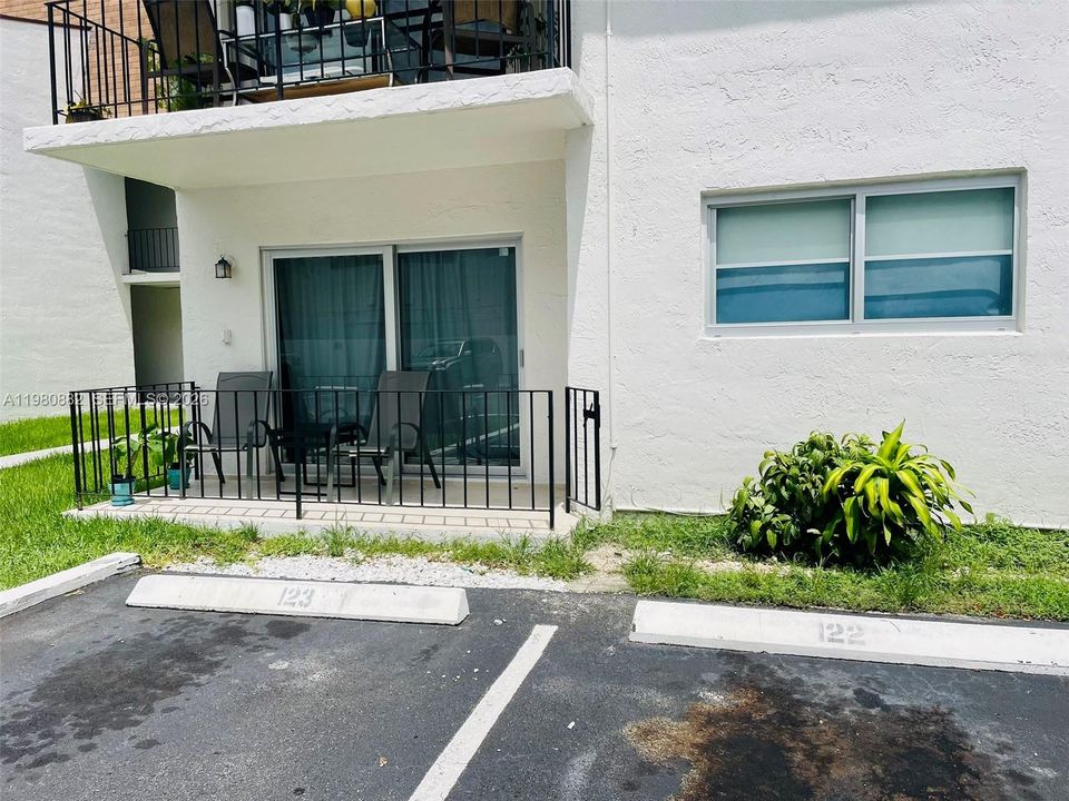 Под контрактом: $225,000 (1 спален, 1 ванн, 641 Квадратных фут)