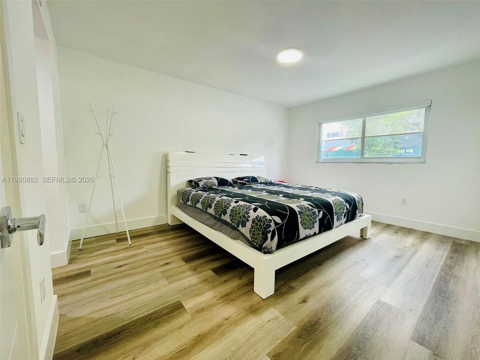 Под контрактом: $225,000 (1 спален, 1 ванн, 641 Квадратных фут)