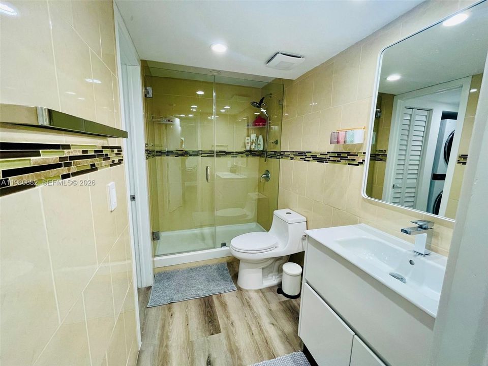 Под контрактом: $225,000 (1 спален, 1 ванн, 641 Квадратных фут)