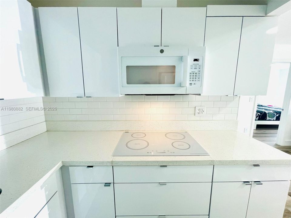 Под контрактом: $225,000 (1 спален, 1 ванн, 641 Квадратных фут)