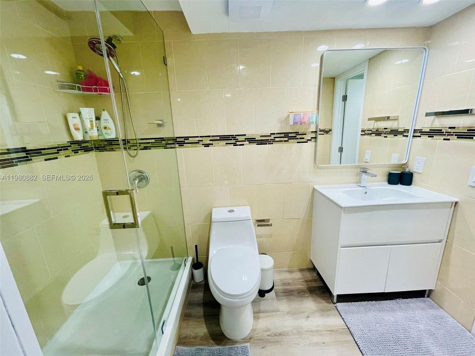 Под контрактом: $225,000 (1 спален, 1 ванн, 641 Квадратных фут)