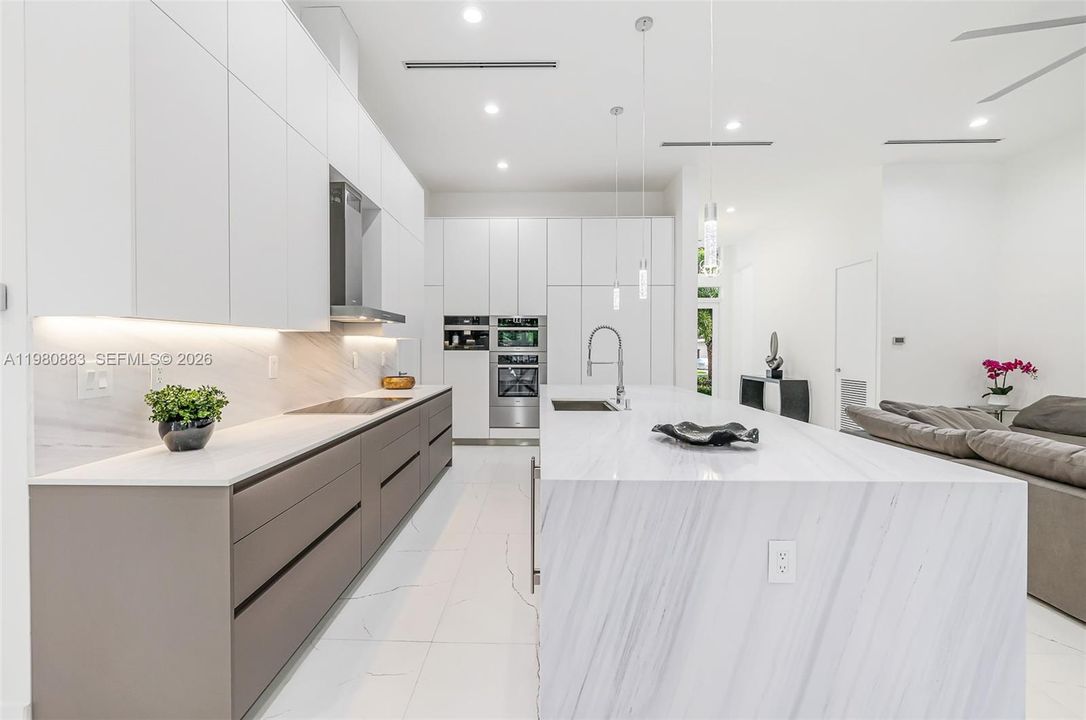 For Sale: $2,894,000 (4 beds, 4 baths, 2887 Square Feet)