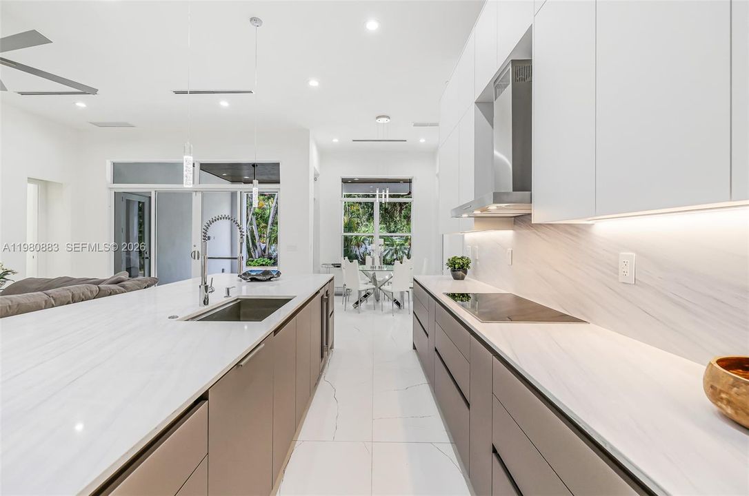 For Sale: $2,894,000 (4 beds, 4 baths, 2887 Square Feet)