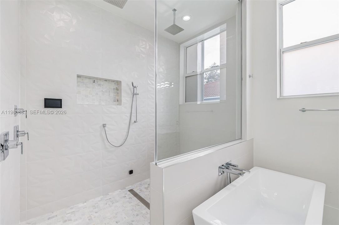 For Sale: $2,894,000 (4 beds, 4 baths, 2887 Square Feet)