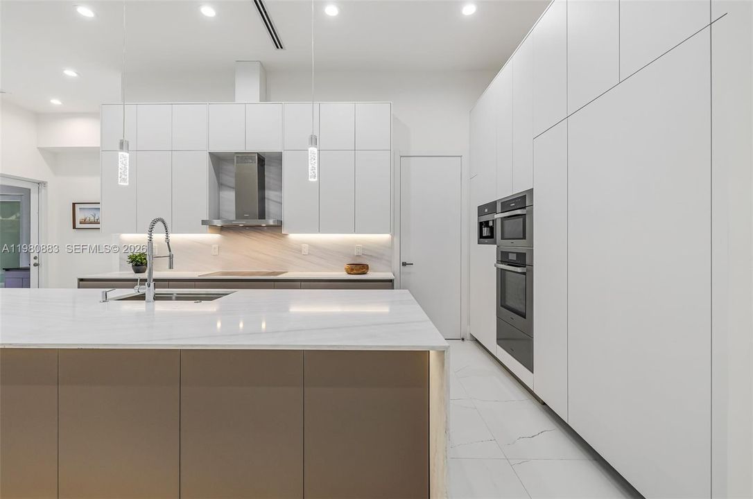 For Sale: $2,894,000 (4 beds, 4 baths, 2887 Square Feet)