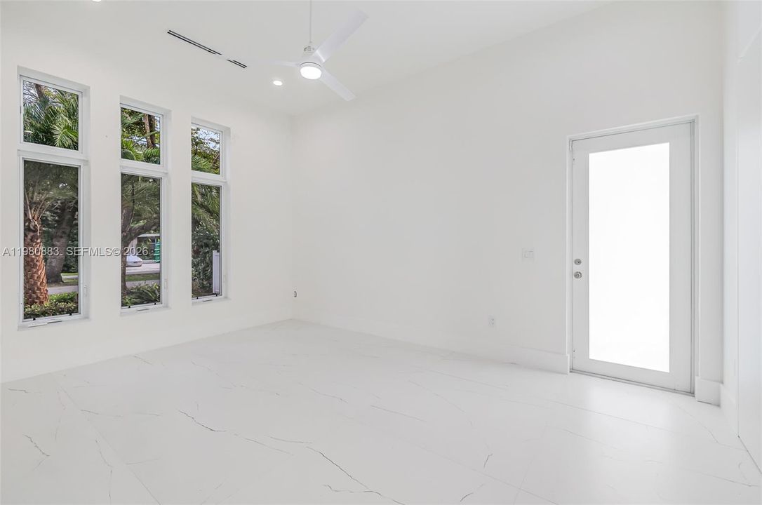 For Sale: $2,894,000 (4 beds, 4 baths, 2887 Square Feet)
