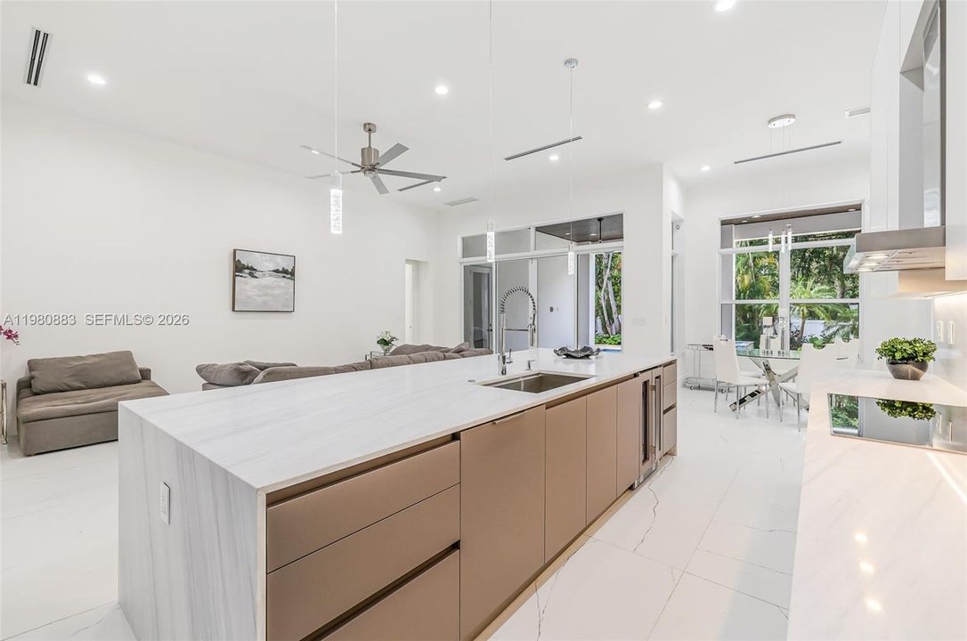 For Sale: $2,894,000 (4 beds, 4 baths, 2887 Square Feet)