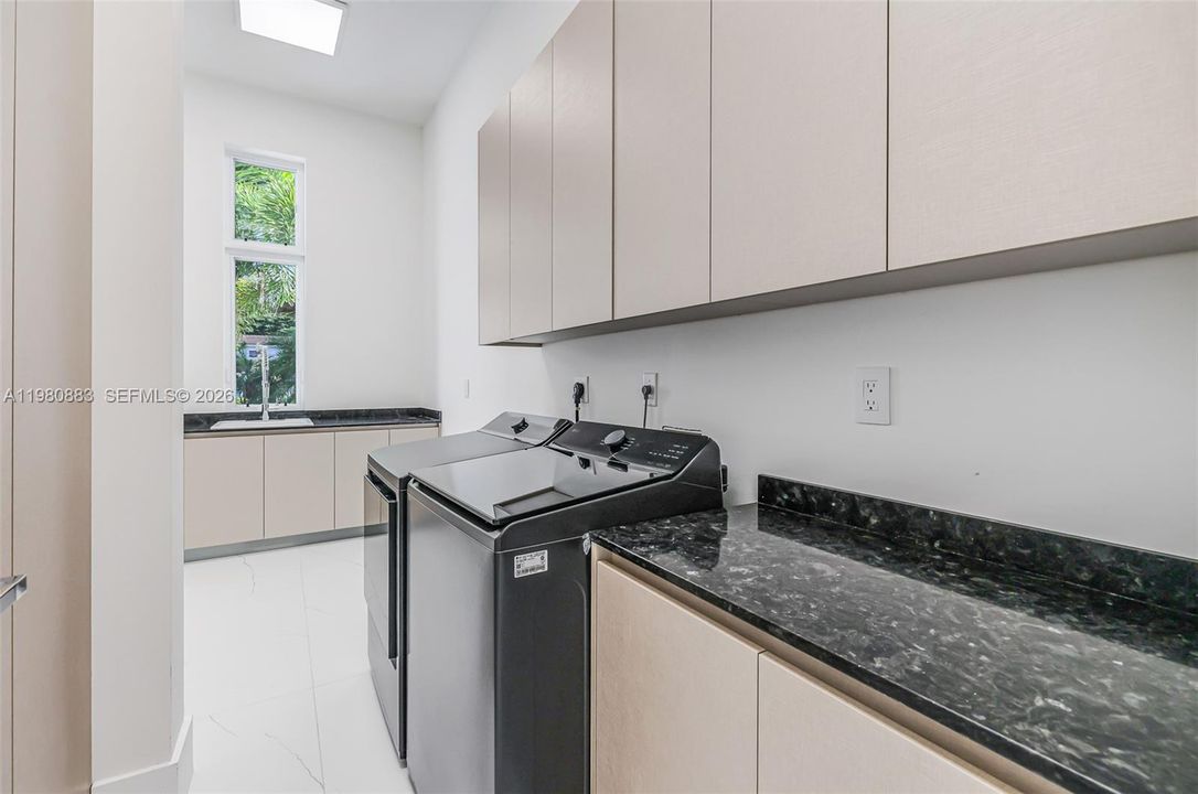 For Sale: $2,894,000 (4 beds, 4 baths, 2887 Square Feet)