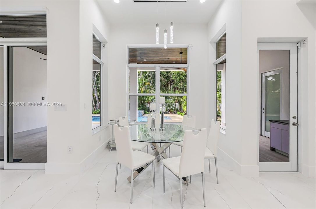 For Sale: $2,894,000 (4 beds, 4 baths, 2887 Square Feet)