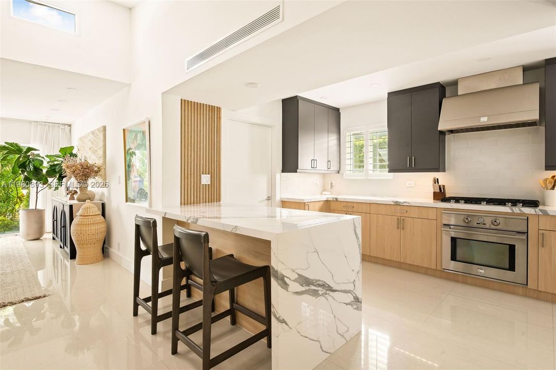 For Sale: $3,395,000 (5 beds, 5 baths, 0 Square Feet)