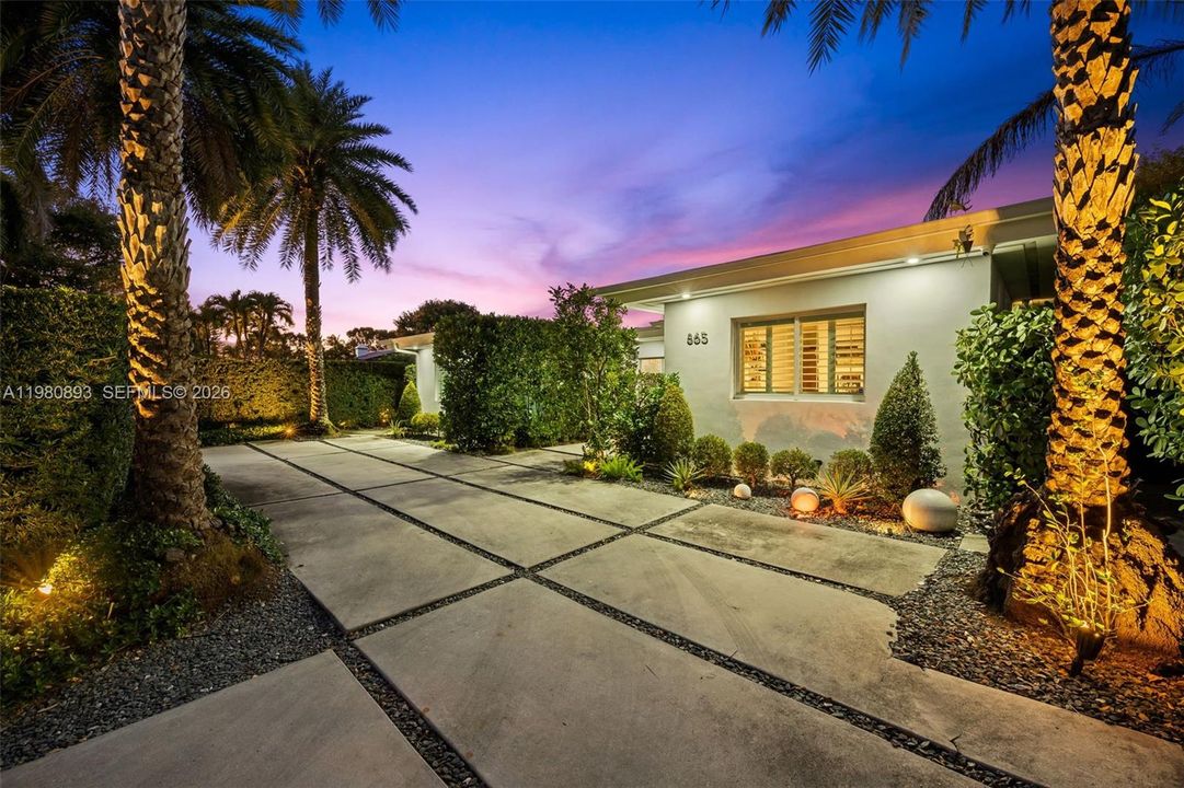 For Sale: $3,395,000 (5 beds, 5 baths, 0 Square Feet)