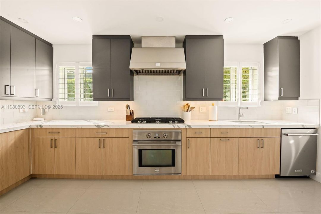 For Sale: $3,395,000 (5 beds, 5 baths, 0 Square Feet)