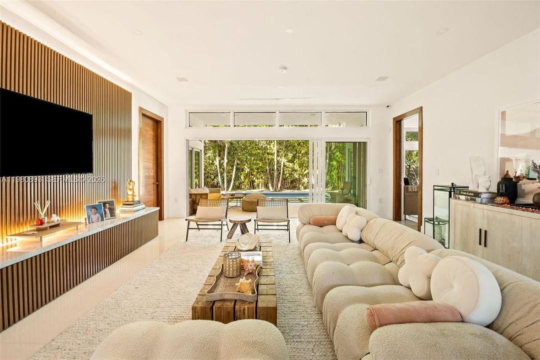 For Sale: $3,395,000 (5 beds, 5 baths, 0 Square Feet)
