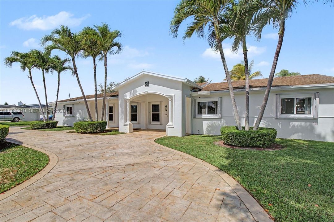 For Sale: $1,450,000 (4 beds, 4 baths, 2858 Square Feet)