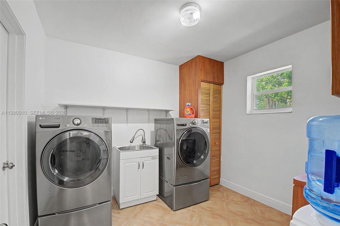 For Sale: $1,450,000 (4 beds, 4 baths, 2858 Square Feet)