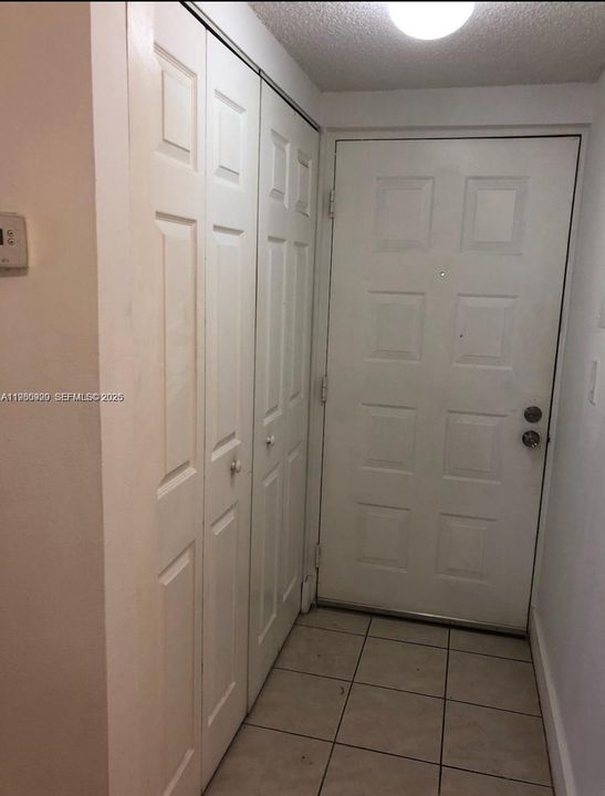 For Sale: $240,000 (1 beds, 1 baths, 710 Square Feet)