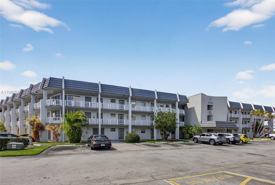 For Sale: $93,000 (1 beds, 1 baths, 720 Square Feet)