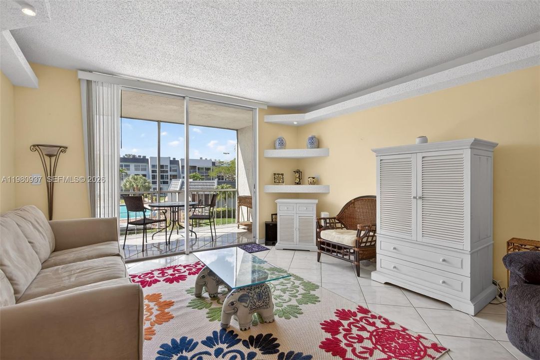 For Sale: $93,000 (1 beds, 1 baths, 720 Square Feet)