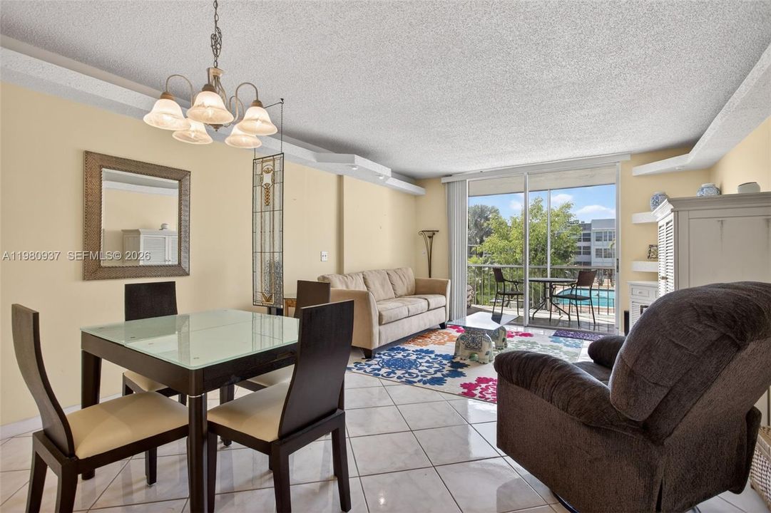 For Sale: $93,000 (1 beds, 1 baths, 720 Square Feet)