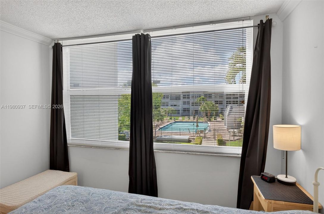For Sale: $93,000 (1 beds, 1 baths, 720 Square Feet)