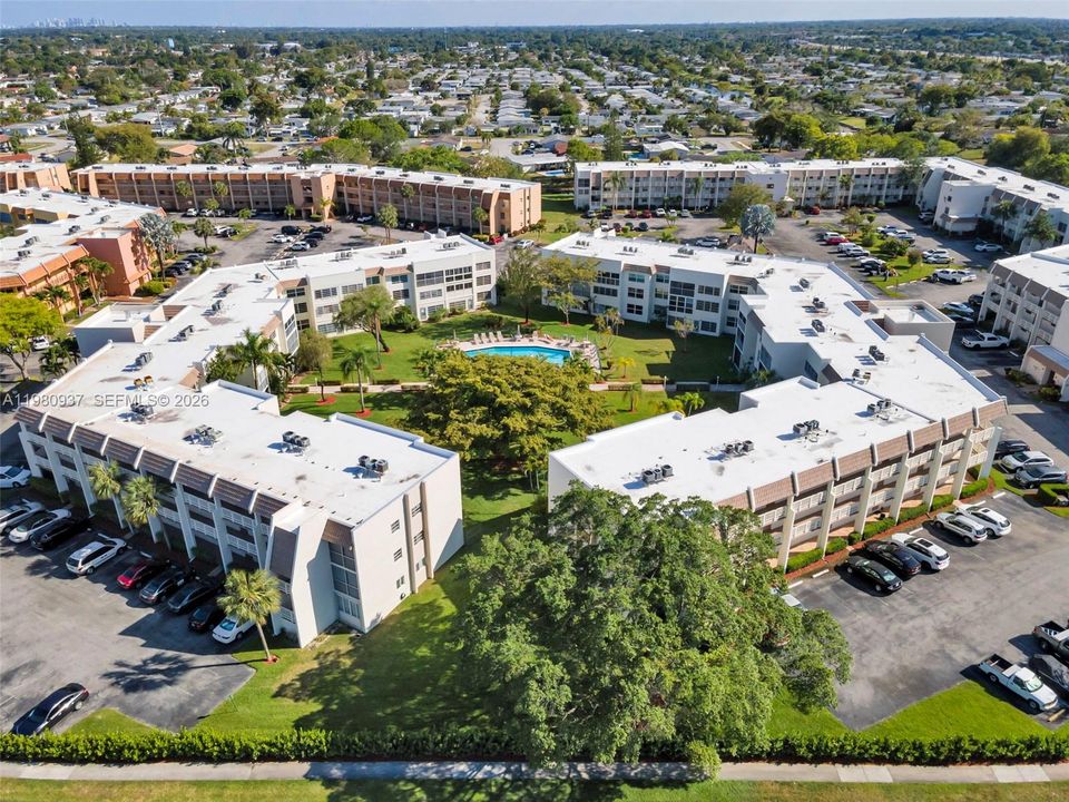 For Sale: $93,000 (1 beds, 1 baths, 720 Square Feet)