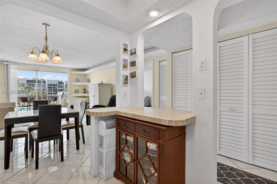 For Sale: $93,000 (1 beds, 1 baths, 720 Square Feet)
