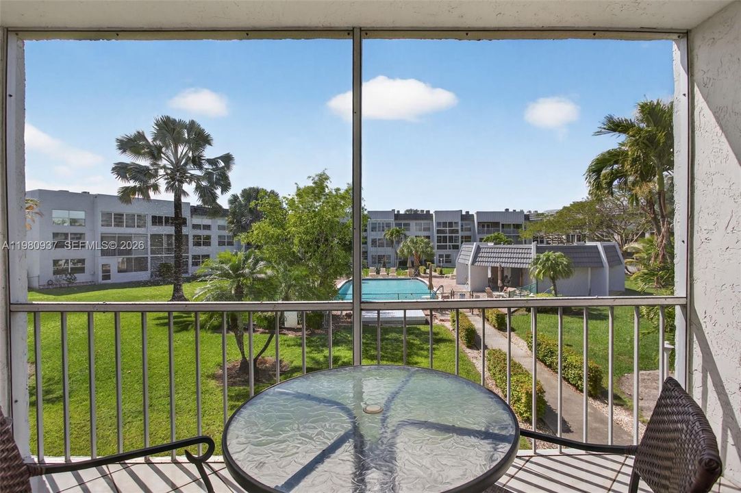 For Sale: $93,000 (1 beds, 1 baths, 720 Square Feet)