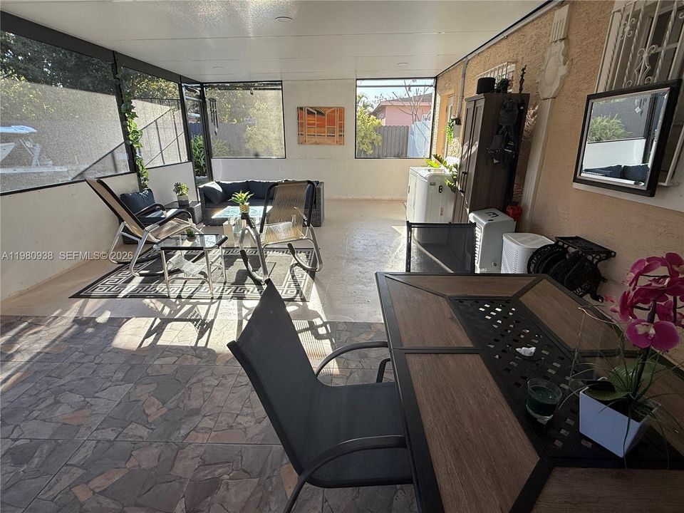 Activo con contrato: $400,000 (2 camas, 1 baños, 826 Pies cuadrados)